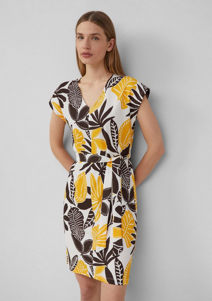 s.Oliver Minikleid Kleid Strukturiertes Jerseykleid mit All-over-Print und Gürtel von s.Oliver