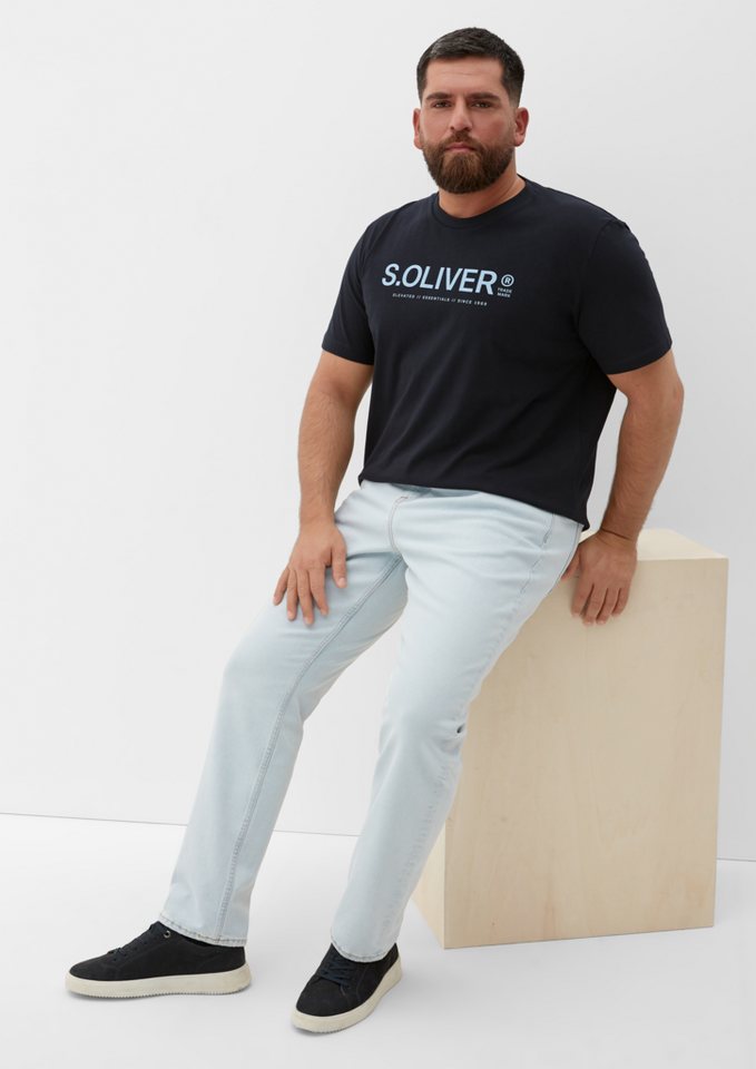 s.Oliver Stoffhose Jeans Casby / Relaxed Fit / Mid Rise / Straight Leg Leder-Patch, Kontrastnähte, Waschung von s.Oliver