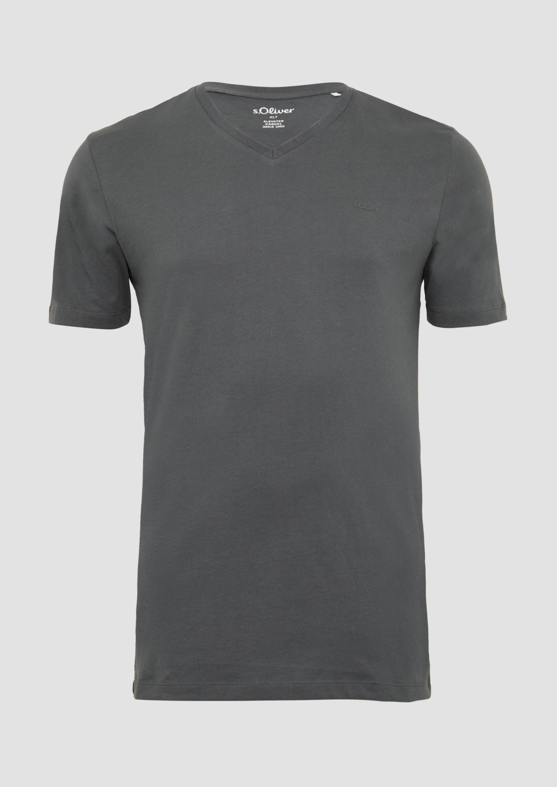 s.Oliver - T-Shirt mit V-Ausschnitt und dezentem Logo, Herren, grau von s.Oliver
