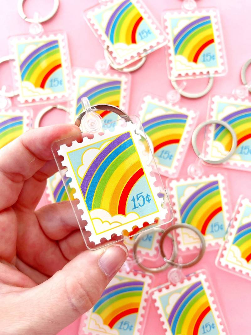Regenbogen Acryl Schlüsselanhänger ///Designer Buntes Leben von sablewoodpaperco