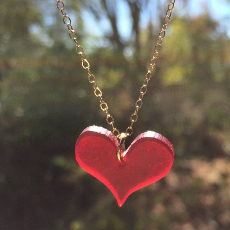 Herz Halskette/Tolle Farbe Schmuck, Schlichtes Design, Leicht Zu Tragen, Herz-Anhänger-Halskette, Durchscheinend Lucite Licht Gewicht von sacredlaughter