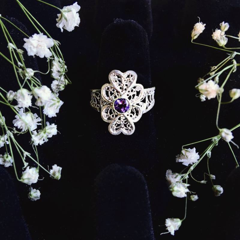 Blumiger Amethyst-sterlingsilber-Ring Größe 8 von sacredsterlingrings