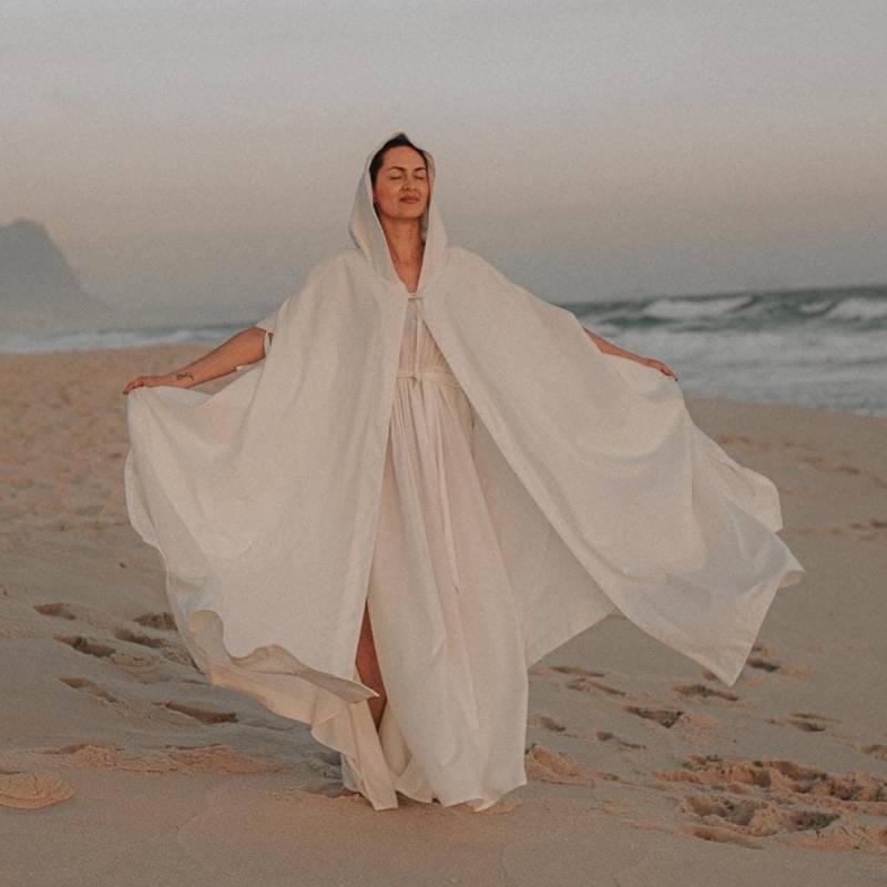 Umhang Aus Weißer Rose - Heiliger Weiblicher Mantel von sacredwearMAA