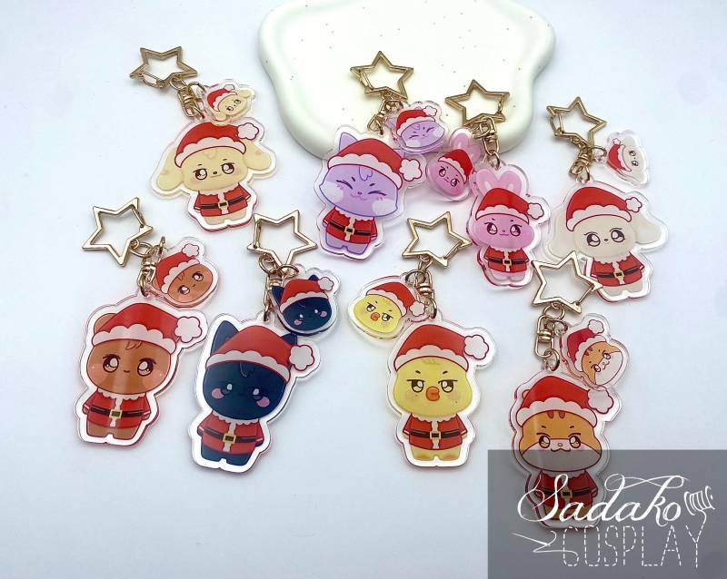 Aniteez Weihnachts Schlüsselanhänger - Ateez K-Pop Fan Geschenk | Acryl Doppelanhänger Niedlicher Santa Keychain Weihnachtsgeschenk Idee von sadakocosplay