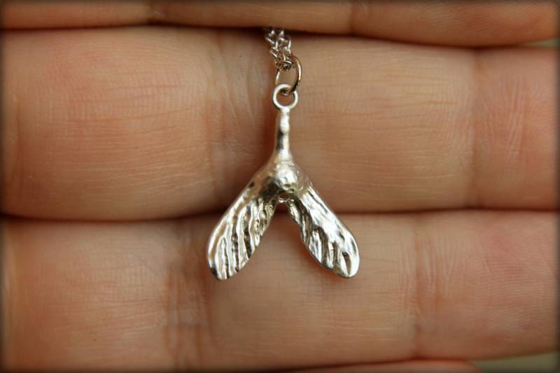 Ahornblatt-Samen-Halskette V. 2, Erhältlich in Silber Oder Gold von saffronandsaege