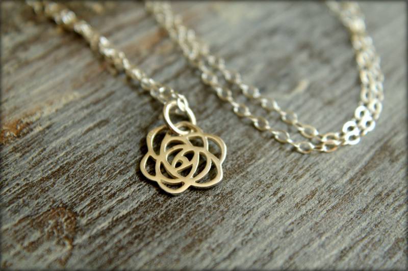 "Blühende Rose "Cutout" Halskette Aus Sterling Silber." von saffronandsaege