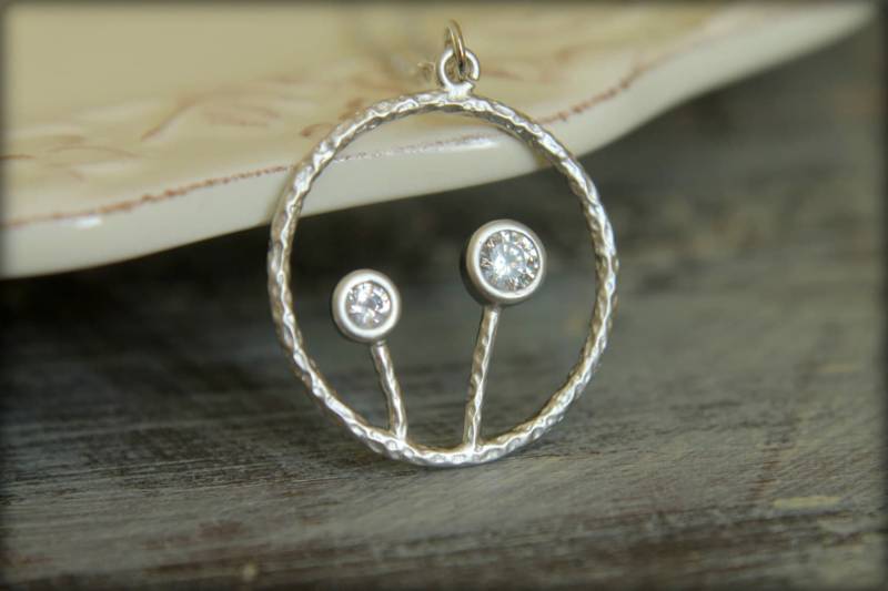 Diamant-Mohn-Halskette, Erhältlich in Silber Und Gold von saffronandsaege