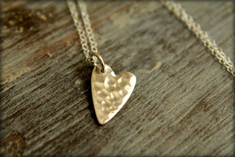 Herz-Halskette in Sterling Silber Gehämmert von saffronandsaege