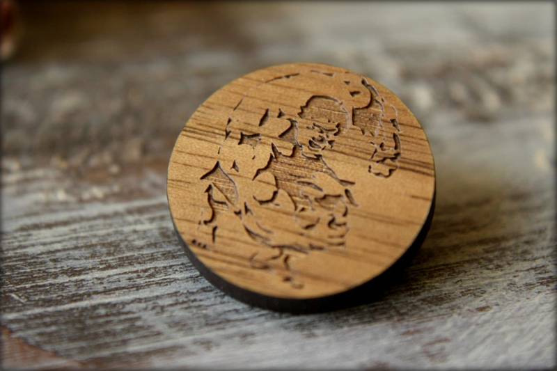 Hulk Brosche, Laser Holz Geschnitten von saffronandsaege