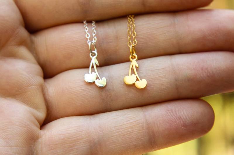 Kirschen-Halskette, Erhältlich in Sterlingsilber Oder Vermeil Und Mit Gold Gefüllt von saffronandsaege