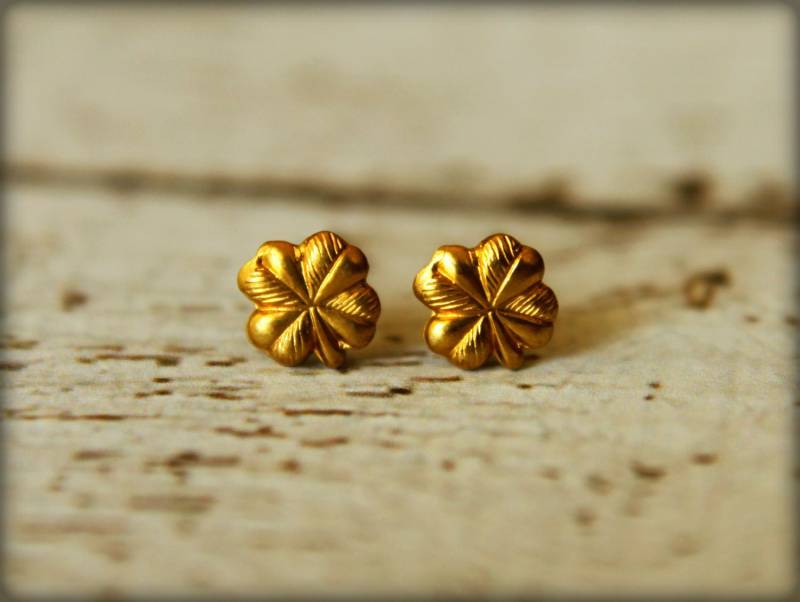 Kleeblatt-Ohrstecker in Messing, Edelstahl-Beiträge von saffronandsaege