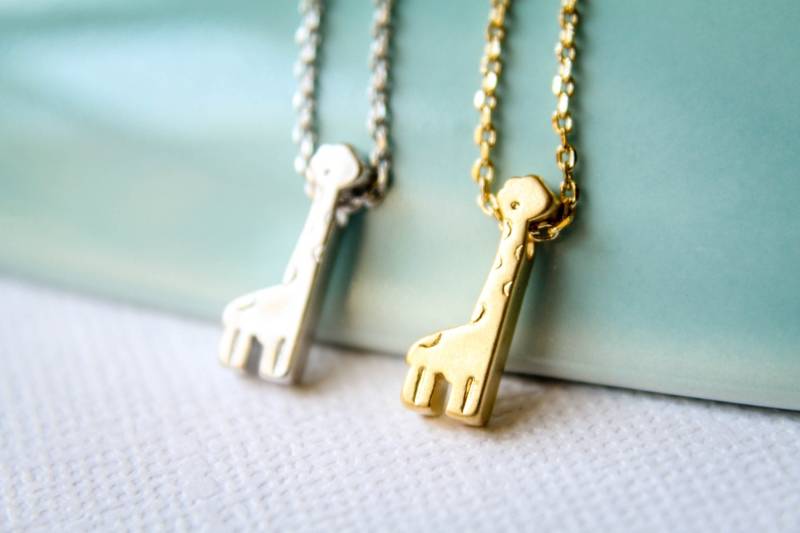 Kleine Giraffen-Halskette - Erhältlich in Silber Oder Gold von saffronandsaege