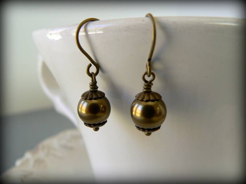 Messing Bedeckte Swarovski-Perlen-Ohrringe, Brautjungfern-Geschenk, Einfache Hübsche Feminine Perlen-Ohrringe, 58 Farben Zur Auswahl von saffronandsaege