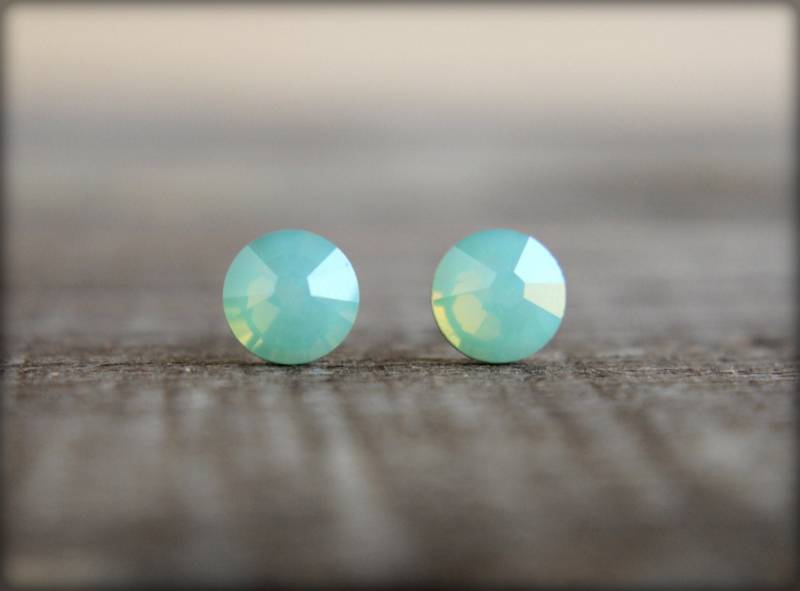 Swarovski Crystal Ohrstecker Pacific Opal von saffronandsaege