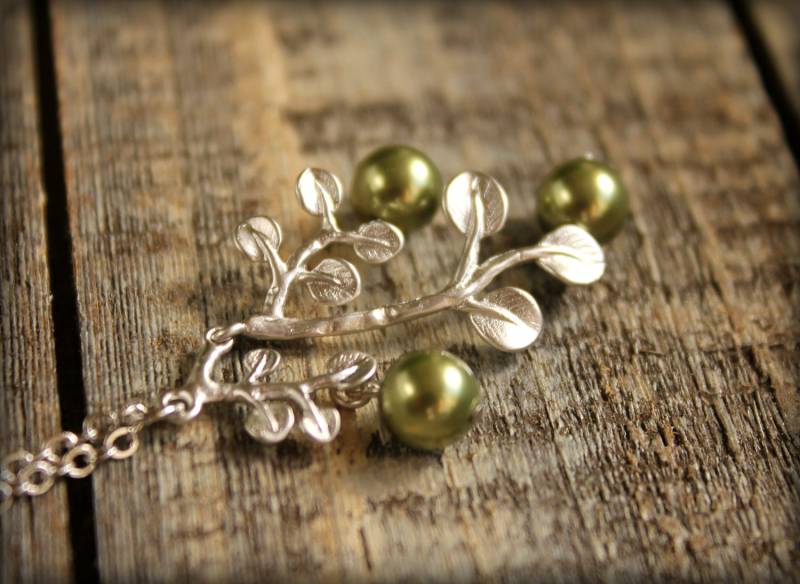 Trauben Auf Einem Weinstock Silberkette Mit Zartem Grün Swarovskiperlen von saffronandsaege