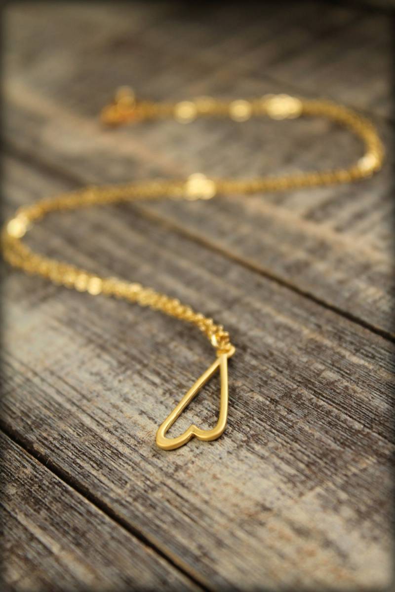 Upside Down Herz Halskette, Erhältlich in Silber Oder Gold von saffronandsaege