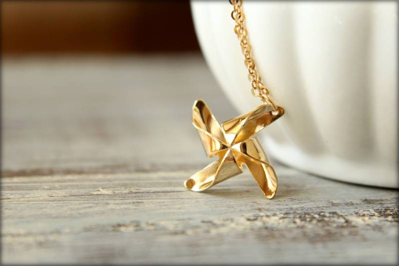 Windrad-Halskette in Messing Und Matt Silber Oder Gold von saffronandsaege