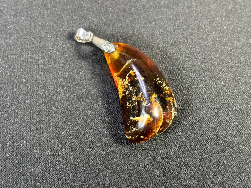 Blauer Zebra Bernstein Anhänger Aus Sumatra von saharagems