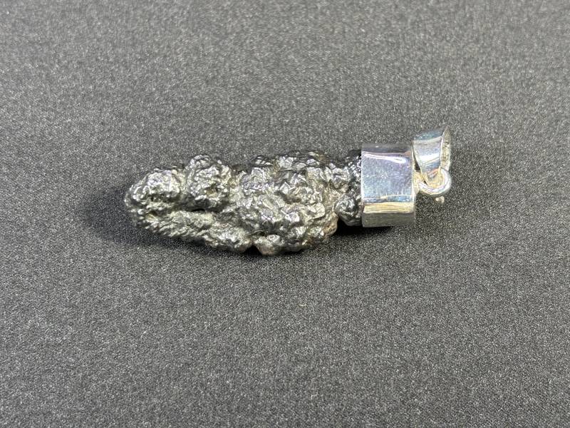 Eisen Cabochon Stein Anhänger Natürlicher Batu Badar Besi, Silber Anhängerschlaufe von saharagems