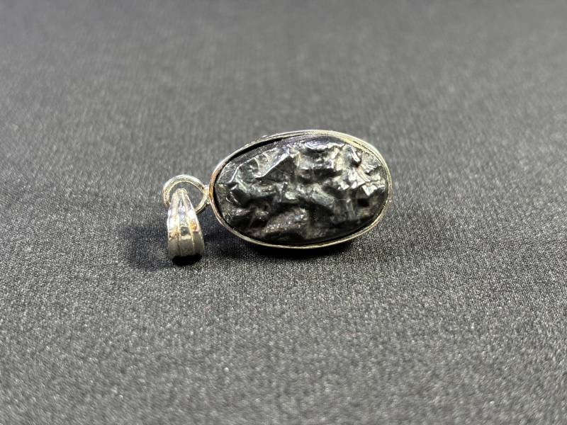 Eisen Cabochon Stein Anhänger Silberfassung - Java Indonesien Natürlicher Batu Badar Besi Heilstein Magnetisch Metaphysisch 9.2 G von saharagems
