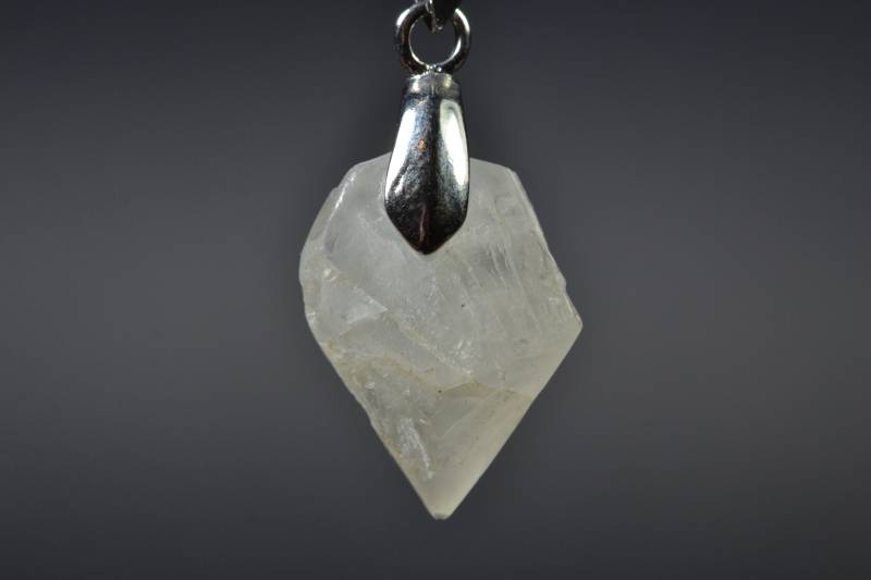 Rohe Quarz Halskette Handgemachte Pacitan Kristall Anhänger Rohe Quarz Halskette Handgemachte Pacitan Kristall Anhänger von saharagems