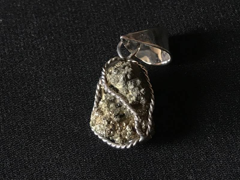 Pyrit - Anhänger Stein Aus Java Indonesien Süßer Kleiner Handarbeit Jakarta Unikat Collierschlaufe 7 G von saharagems