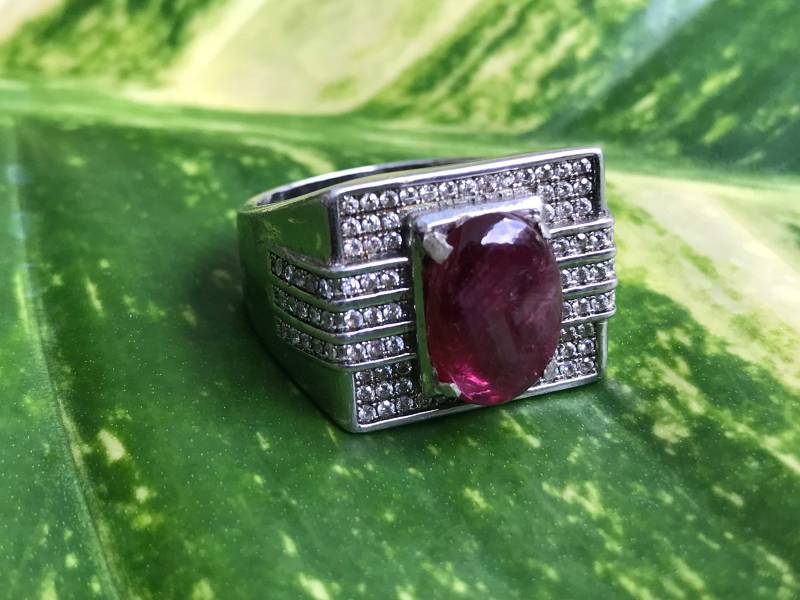 Roter Saphir Sterling Silber Ring Mit Zirkonia - Us Größe 10 Roter Saphir Sterling Silber Ring Mit Zirkonia - Us Größe 10 von saharagems