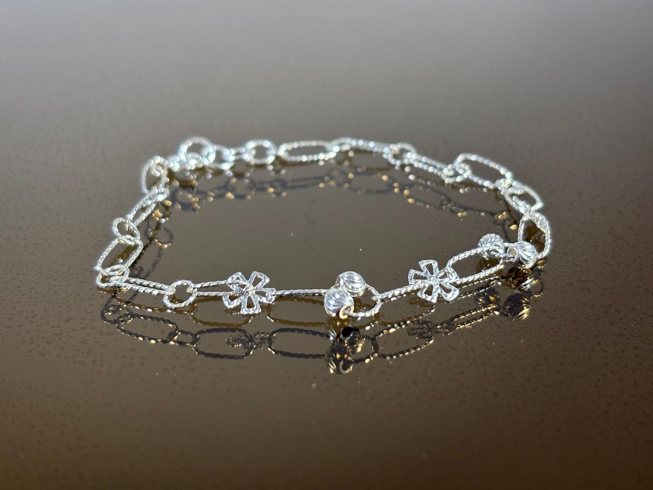 Silberarmband Mit Glückssymbolen - Feine Filigrane Arbeit Handgefertigt in Pakistan Eleganter Schmuck 2.5 G von saharagems