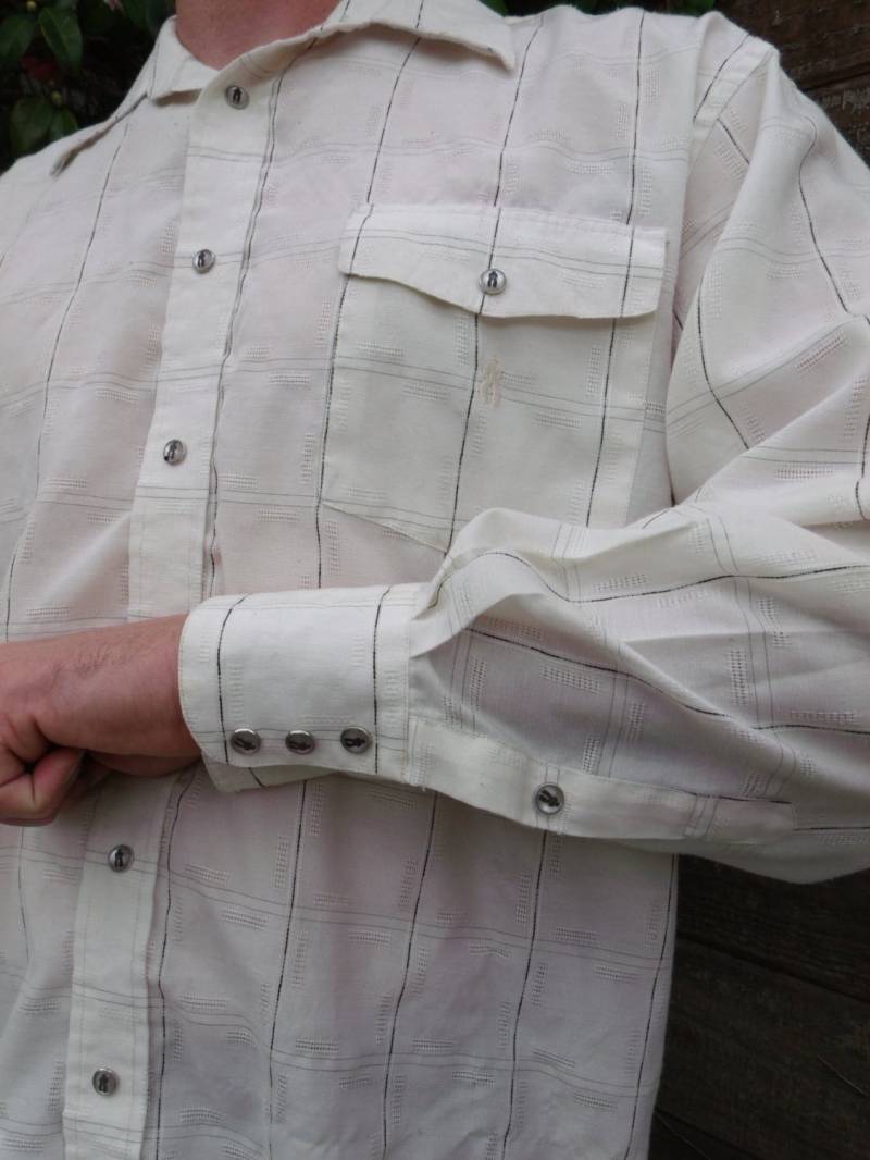 Vintage Creme Snap Down Western Style Herrenhemd Cowboy Perle Snaps. Größe Xl Vintage Creme Snap Down Western Style Herrenhemd Cowboy Perle Snaps. Größe Xl von sailorpinkvintage