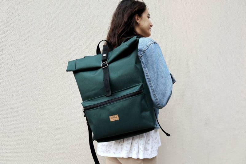 Smaragdgrüner Rolltop-Rucksack, Waldgrüne Tasche Mit Reißverschlusstasche, Großer Rucksack Wasserdicht, Reiserucksack, Business Weekender von sakkahandmade