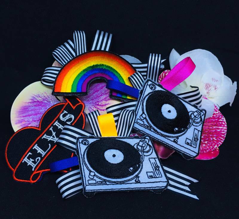 Musikliebhaber Haarspange; Musik-Liebhaber-Brosche; Retro-Kassette; Mix Tape Brosche; Plattenspieler-Brosche; Unisex Weihnachtsgeschenk Musikliebhaber Haarspange; Musik-Liebhaber-Brosche; Retro-Kassette; Mix Tape Brosche; Plattenspieler-Brosche; Unisex Weihnachtsgeschenk von sakuramillinery