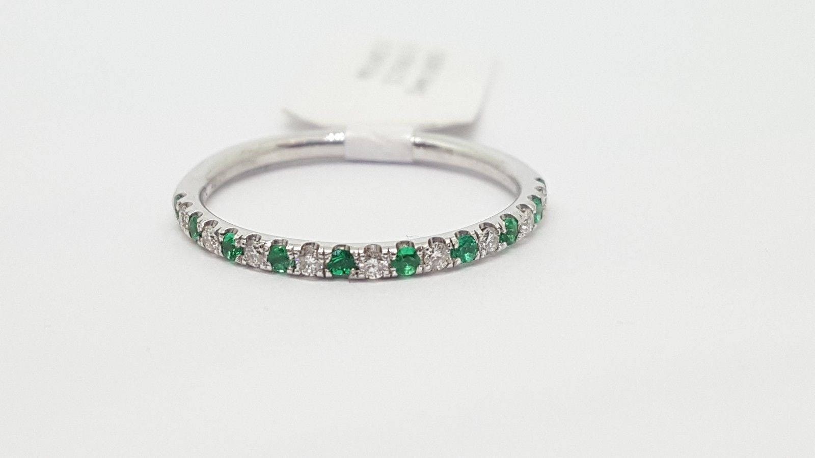 0.30Tcw 14K Weißgold Diamant & Smaragd Band Ring Enhancer Pave Halbe Ewigkeit von salehijewelry