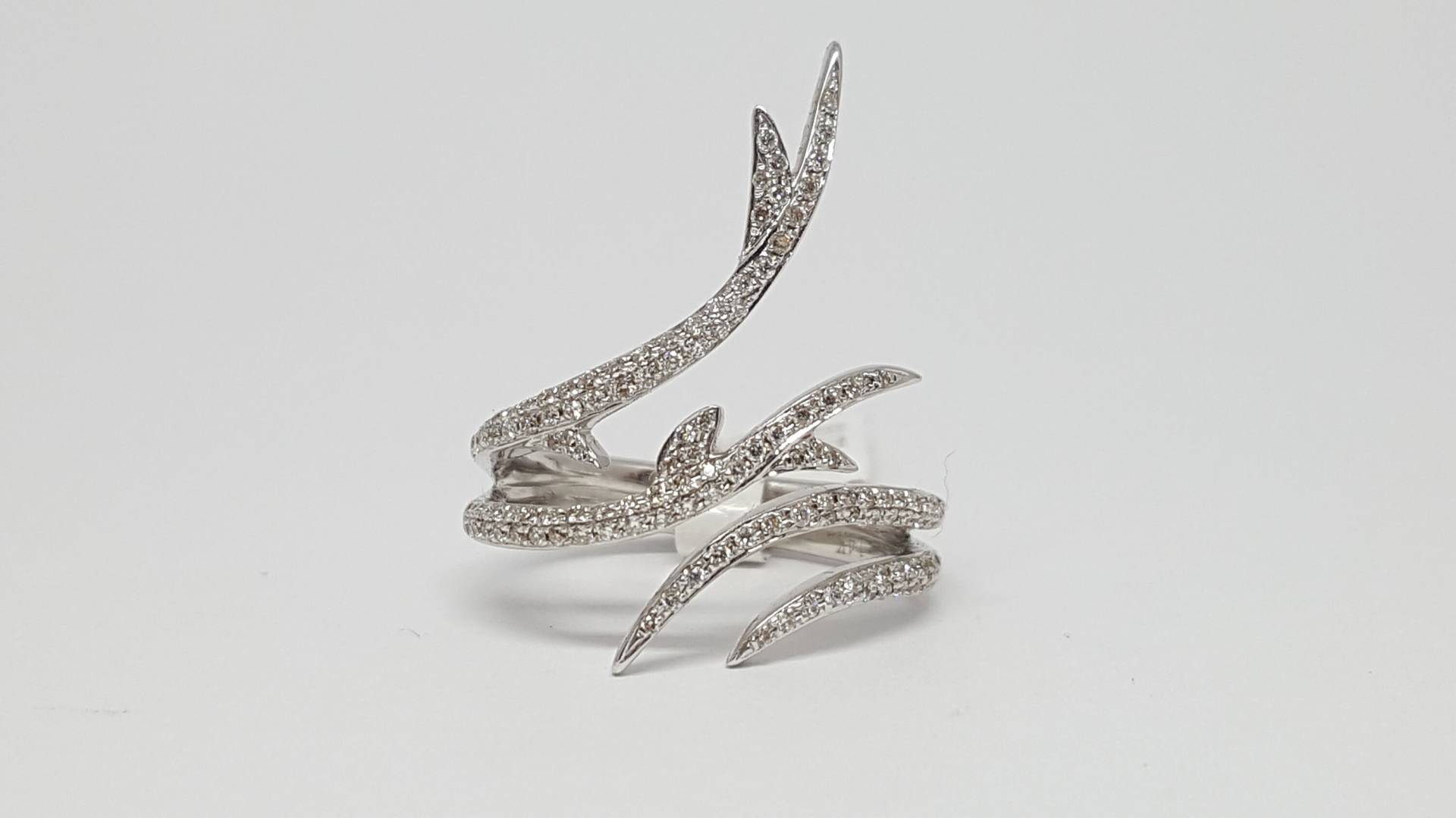 0.40Tcw 14K Gold Diamant Florales Design Bypass Split Schaft Modernes Breites Band von salehijewelry