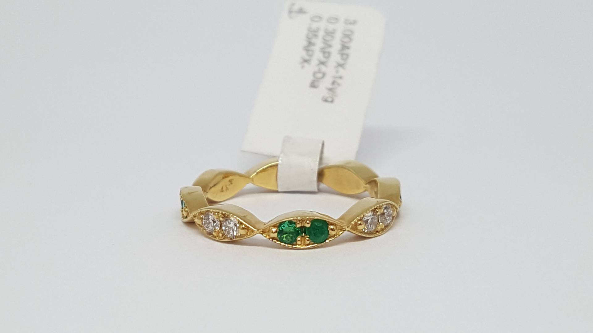 0.65Tcw 14K Gelbgold Diamant & Smaragd Ineinandergreifend Marquise Band Enhancer Eternity Mini Bänder Mai Geburtstag Jubiläum 55 von salehijewelry