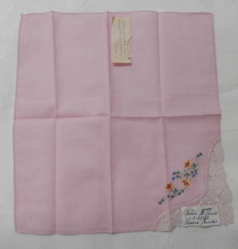 Vintage Frauen Taschentuch Genäht Blumen Und Spitze Design 1952 Vintage Frauen Taschentuch Genäht Blumen Und Spitze Design 1952 von sallys4025