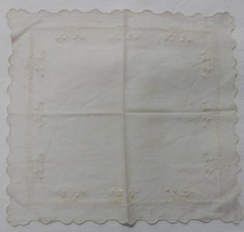 Vintage Taschentuch Nie Benutzt 1930 Blumenmuster Weiß Auf Vintage Taschentuch Nie Benutzt 1930 Blumenmuster Weiß Auf von sallys4025