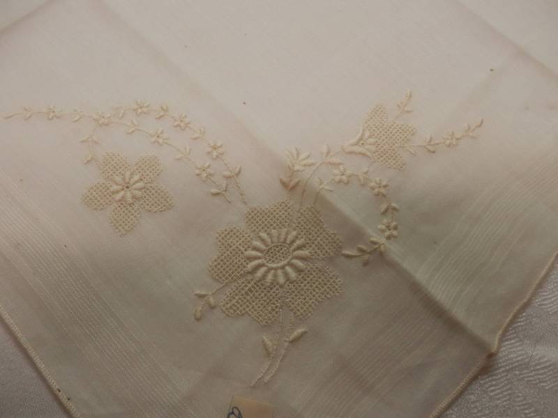 Vintage Taschentuch Nie Benutzt 1940 Blumenmuster Weiß Auf von sallys4025
