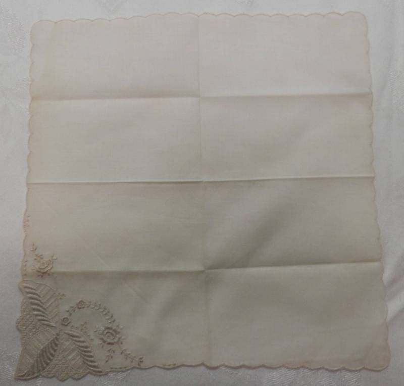 Vintage Taschentuch Nie Benutzt 1950Er Jahre Floral Design Weiß Auf von sallys4025