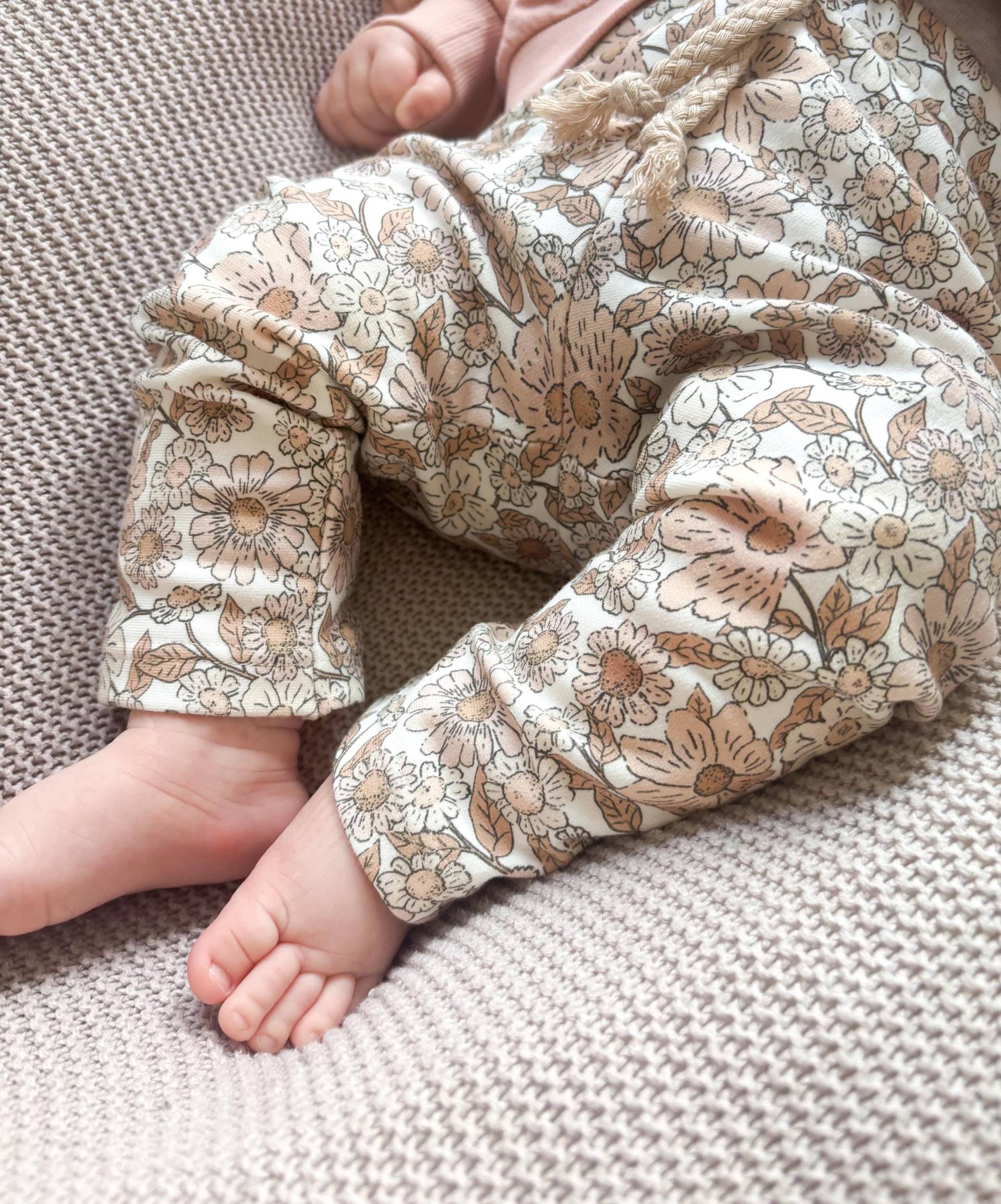 Wildflower Leggins | Sweat-Leggins I Winter Leggins Kleinkindleggins Babyleggins Mädchen Handarbeit Wildflower Leggins | Sweat-Leggins I Winter Leggins Kleinkindleggins Babyleggins Mädchen Handarbeit von salousklitzeklein