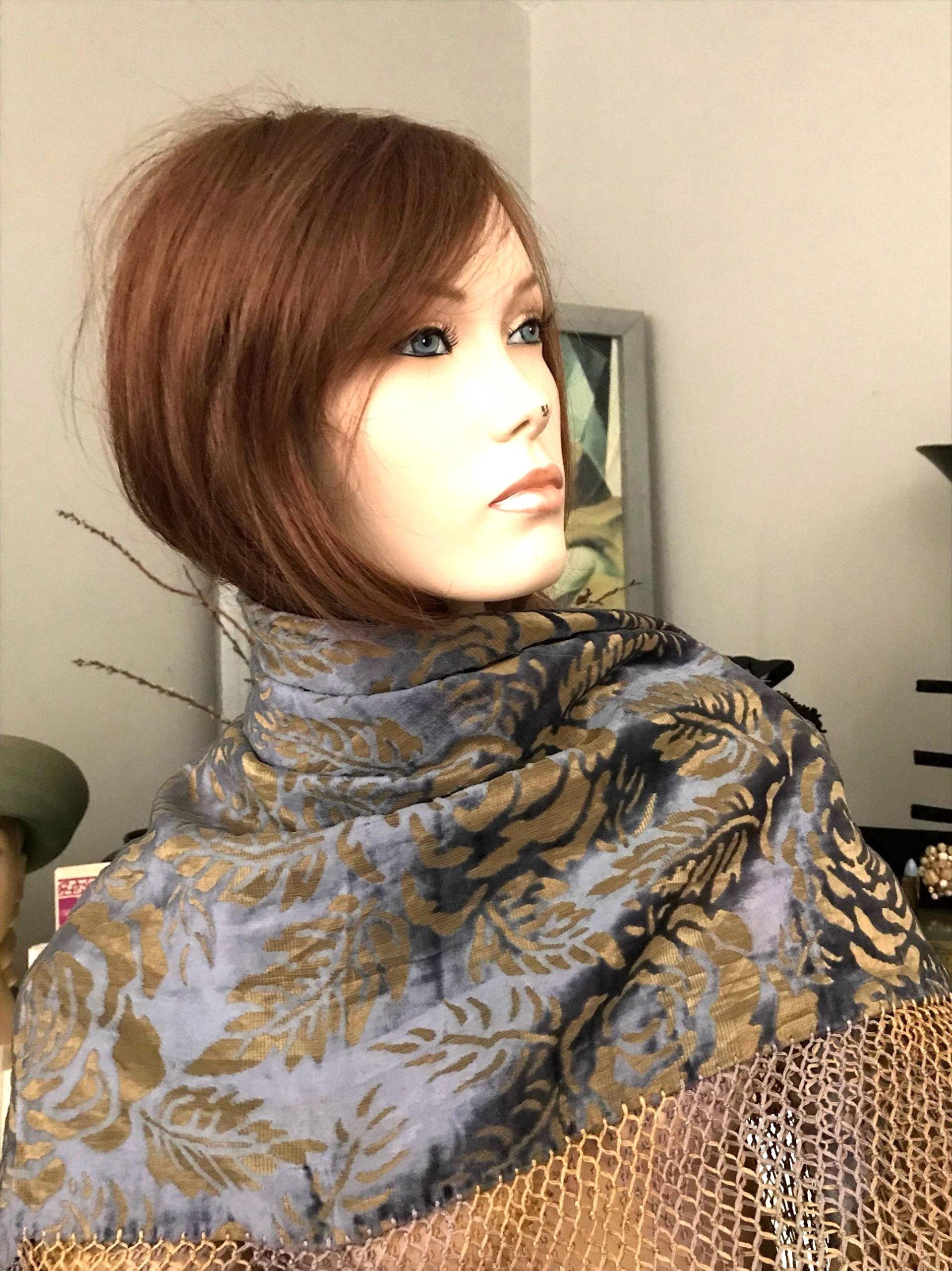 Antike Seidensamt Metallfaden Durchtränkt Schal von saltydogvintage