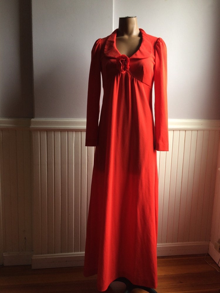 Damen Vintage Kleidung/Circa Ende Der 60Er Anfang 70Er Jahre Orange Polyester Patricia Flair Langes Kleid Club-Kleidung Poly von saltydogvintage