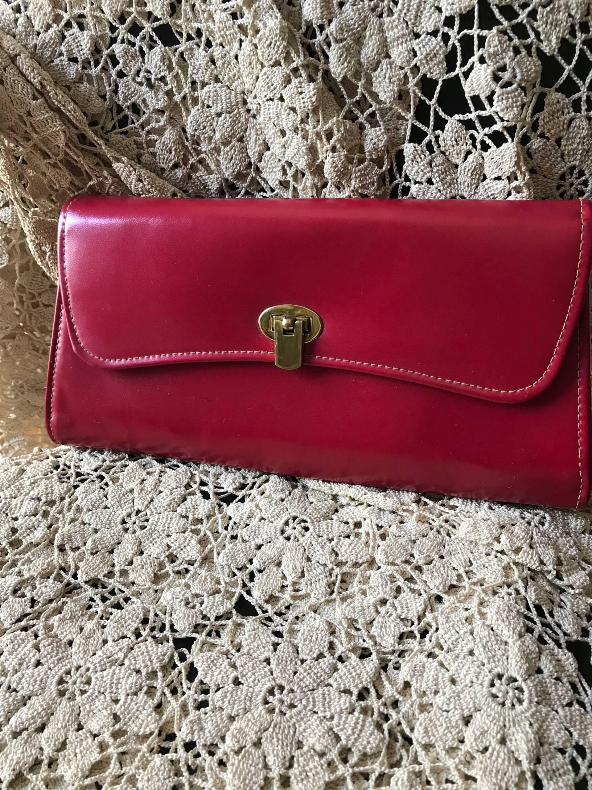 Damen Vintage Rote Vinyl Clutch/1960's von saltydogvintage