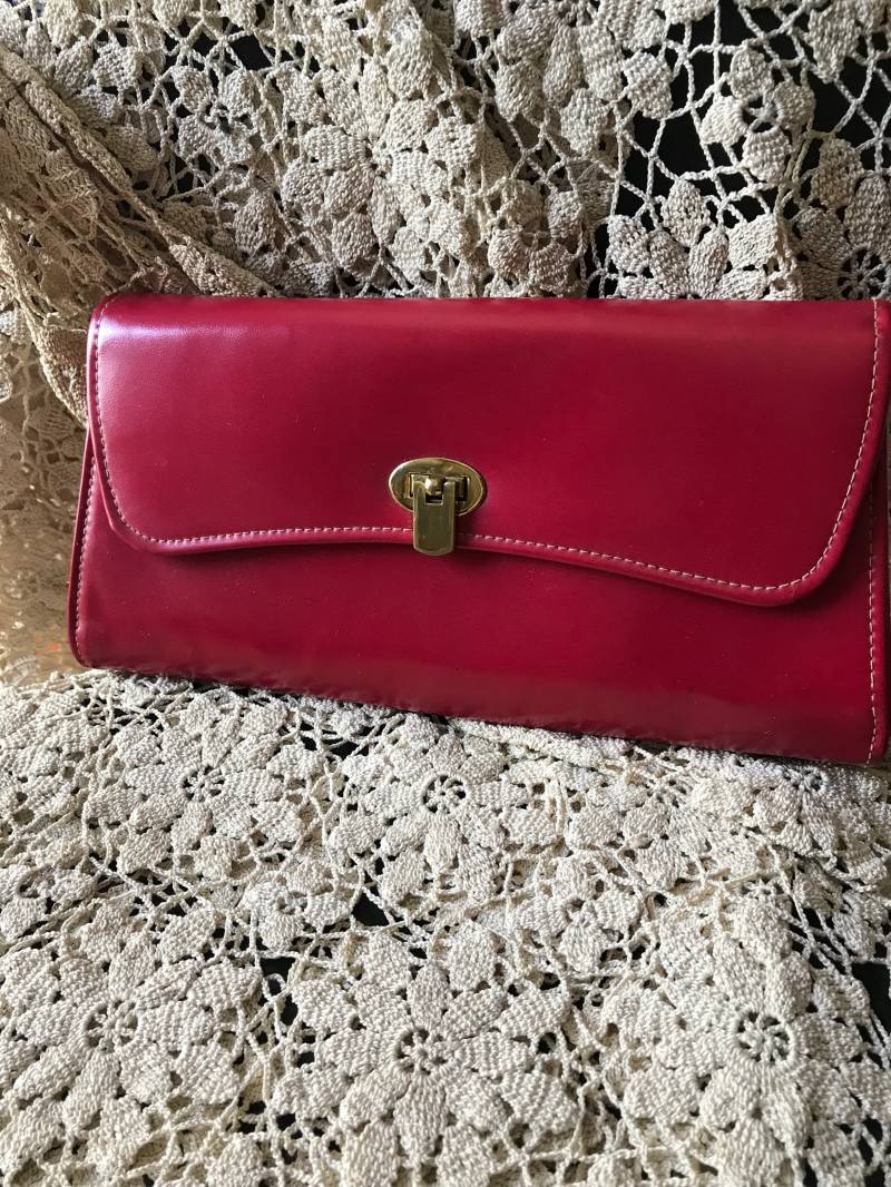 Damen Vintage Rote Vinyl Clutch/1960's von saltydogvintage