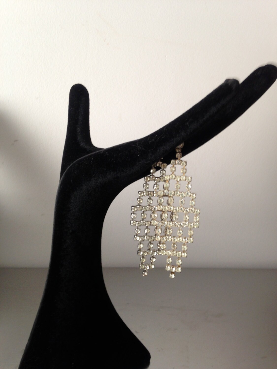 Strass Schulter Staubwedel Post Ohrringe/Ziehen Schmuck Glam Burlesque-Kleidung von saltydogvintage