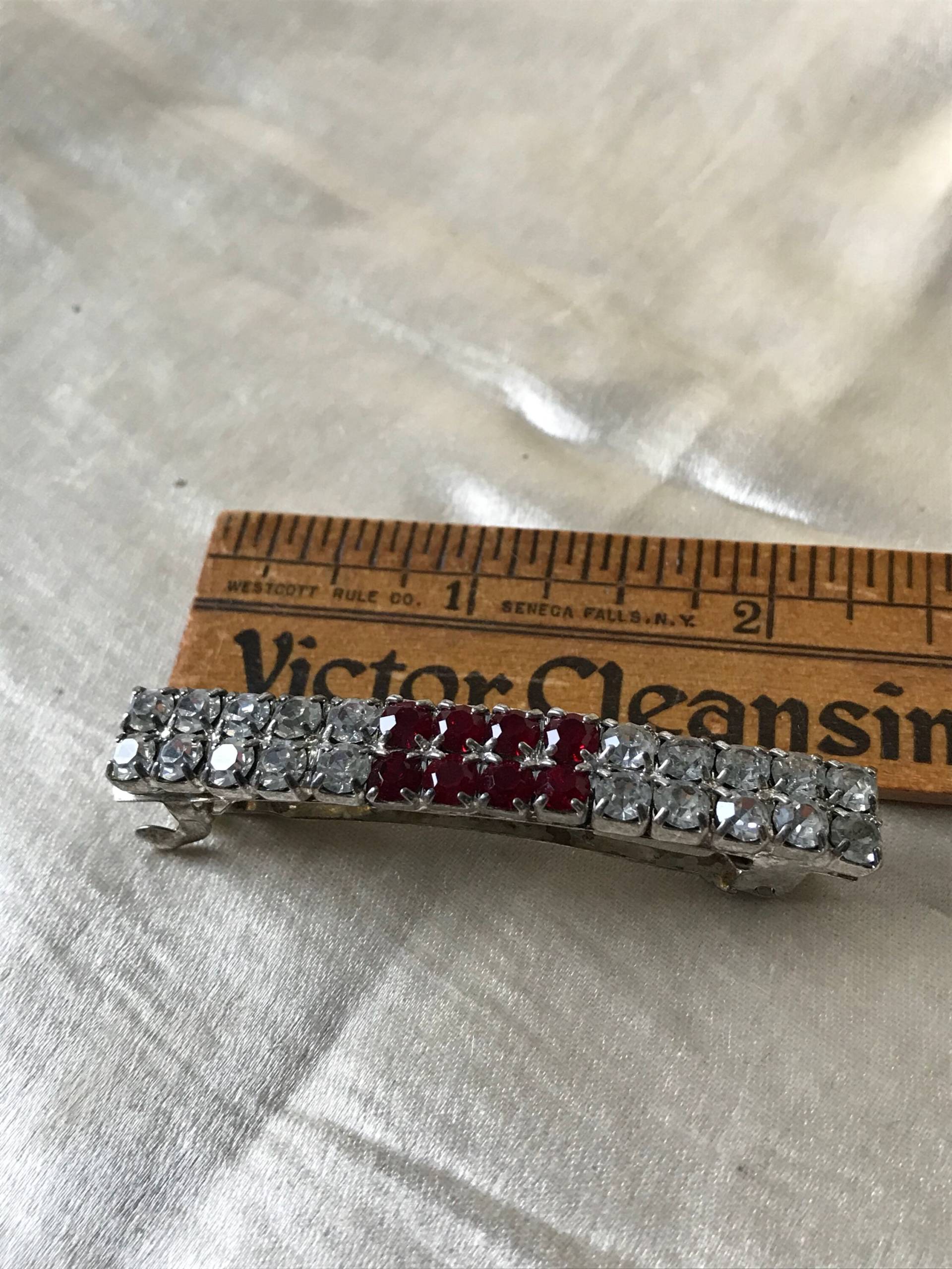 Vintage Jeweled Haarspange/Mit Durchsichtigen Und Roten Strasssteinen von saltydogvintage