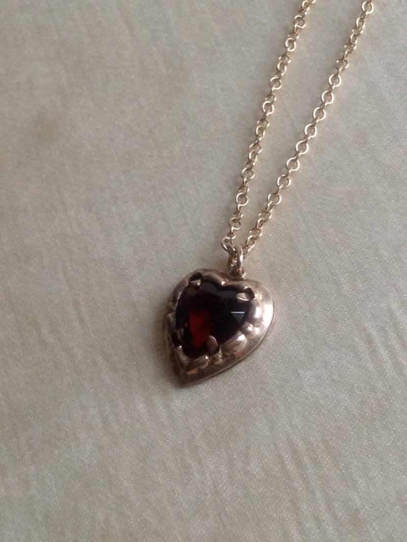 Vintage Rotes Glasherz Des Kindes Gold Gefüllte Halskette/Puppenhalskette von saltydogvintage