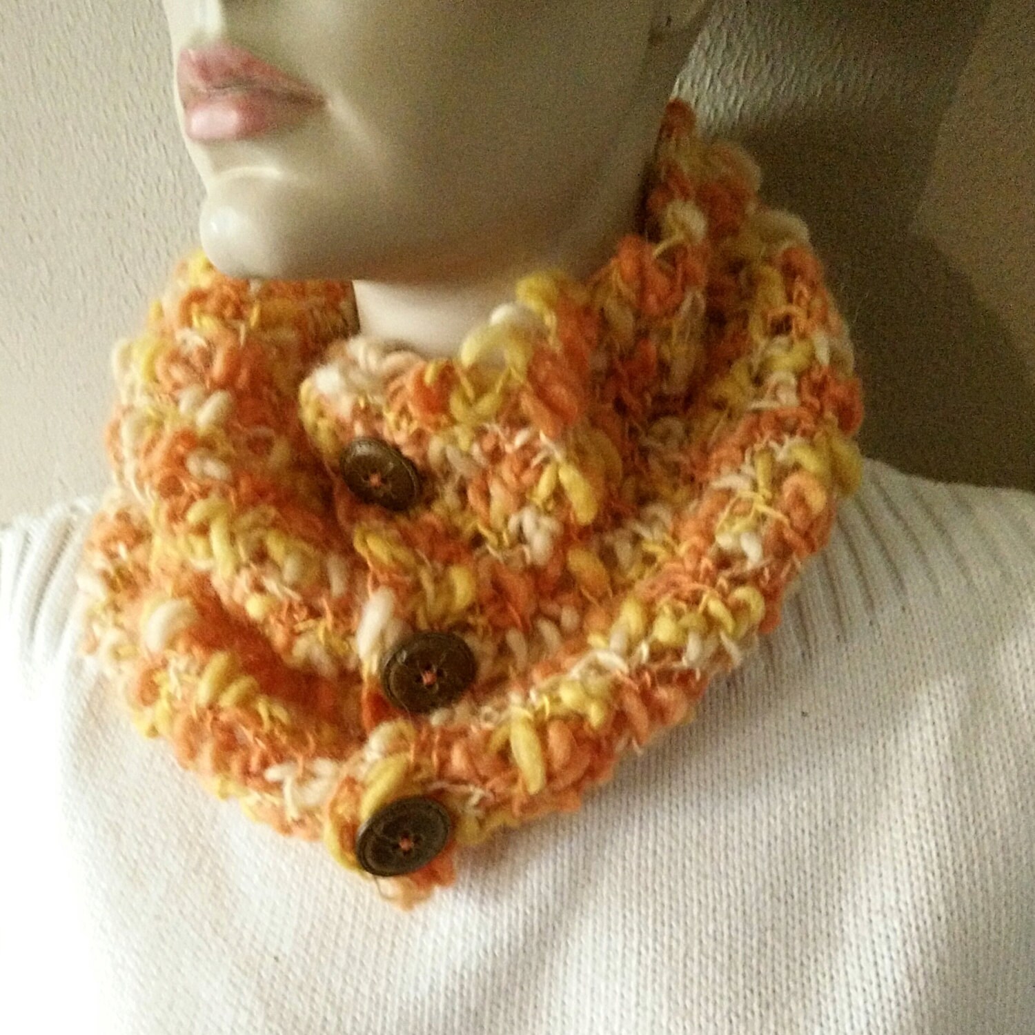 Gehäkelter Schal in Orange Gehäkelt von samsstuff