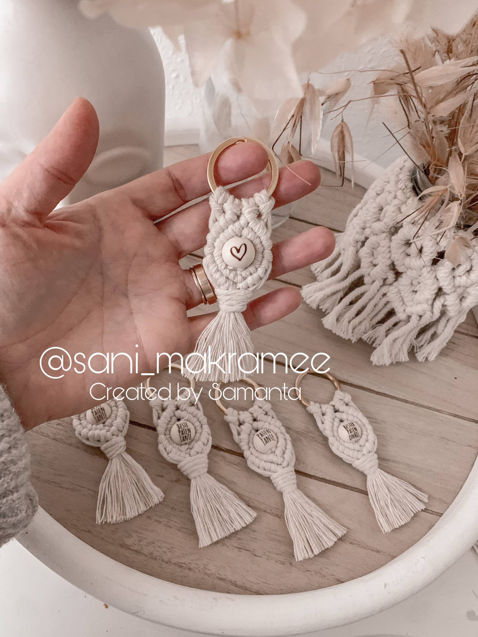 Schlüsselanhänger Makramee Boho Bohoanhänger Accessoire Makrameeschlüsselanhänger Natur Gold Herz Holzkugel Schlüsselanhänger Makramee Boho Bohoanhänger Accessoire Makrameeschlüsselanhänger Natur Gold Herz Holzkugel von sanimakramee