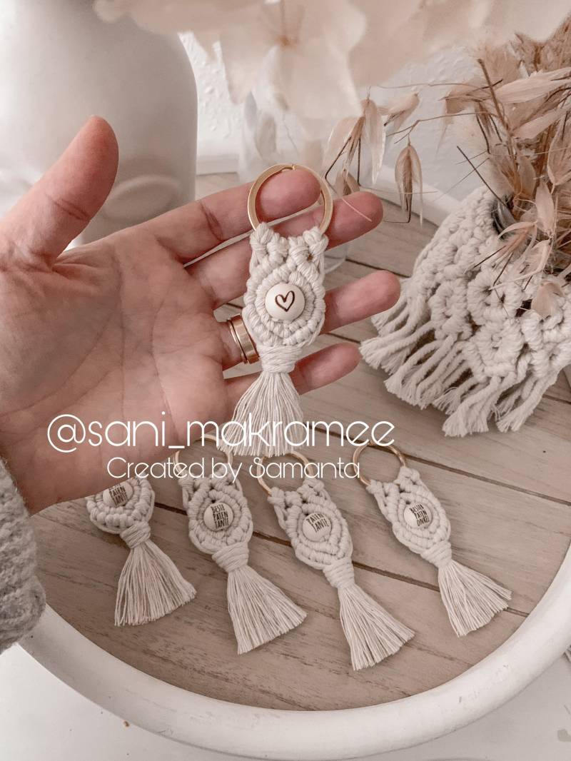 Schlüsselanhänger Makramee Boho Bohoanhänger Accessoire Makrameeschlüsselanhänger Natur Gold Herz Holzkugel von sanimakramee