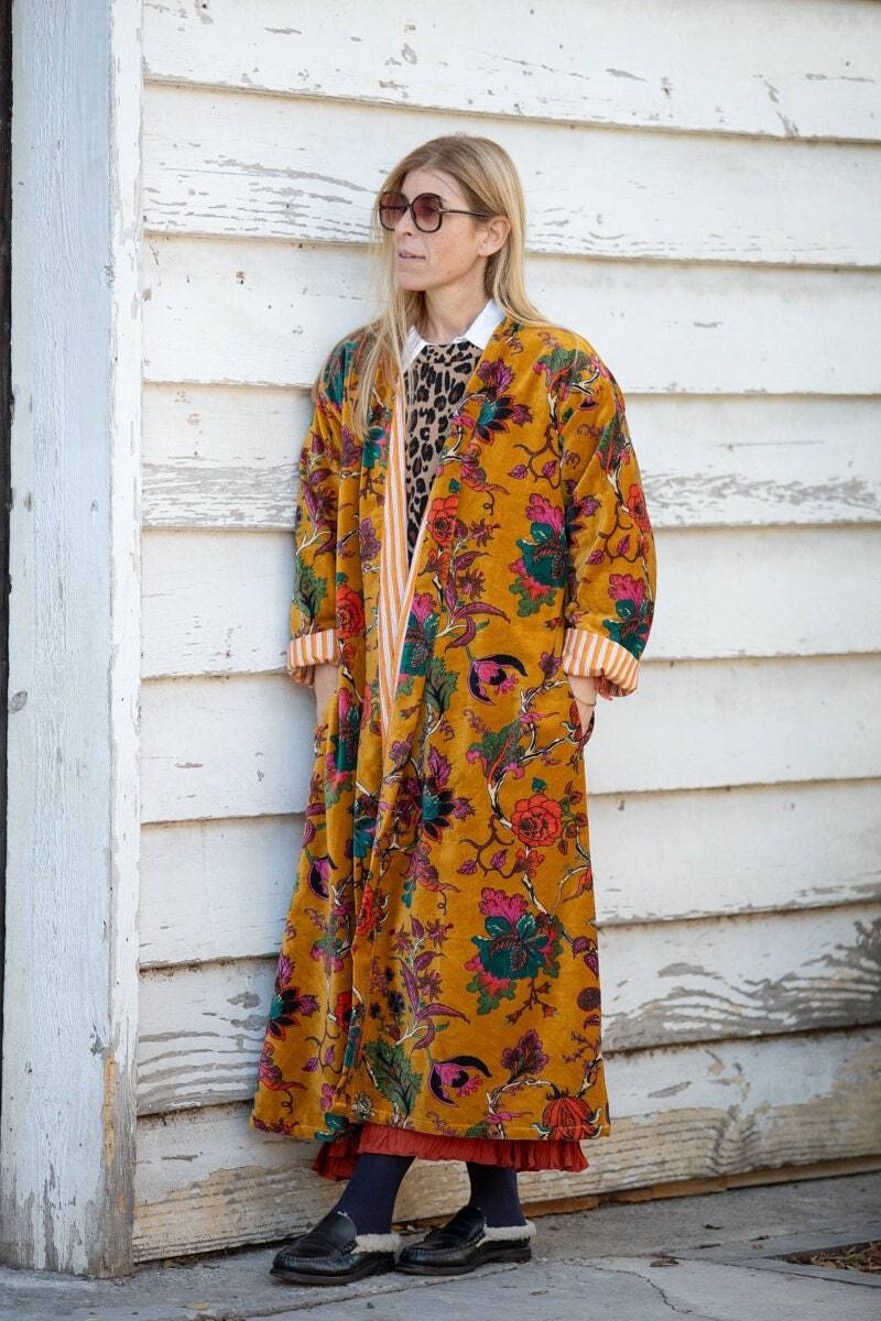 Lange Samtjacke | Gelbes Futter Innen von sanjanaandmestudio